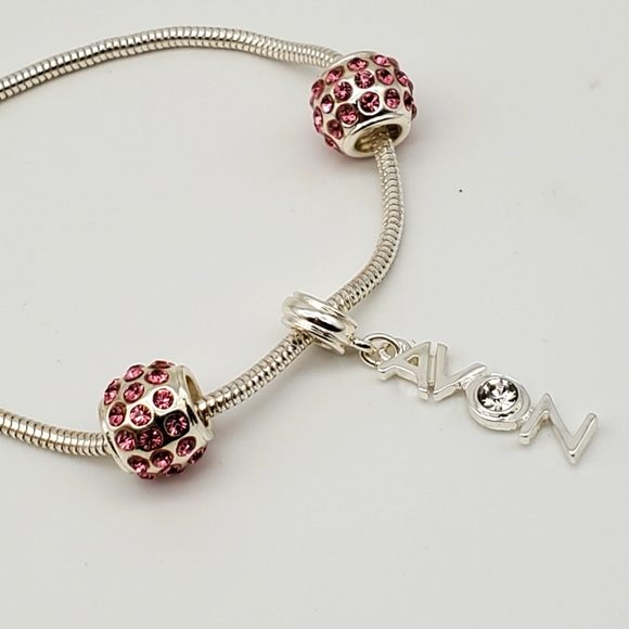 Avon Turn On The Charm - Level 1 Charm Bracelet. - Picture 2 of 6